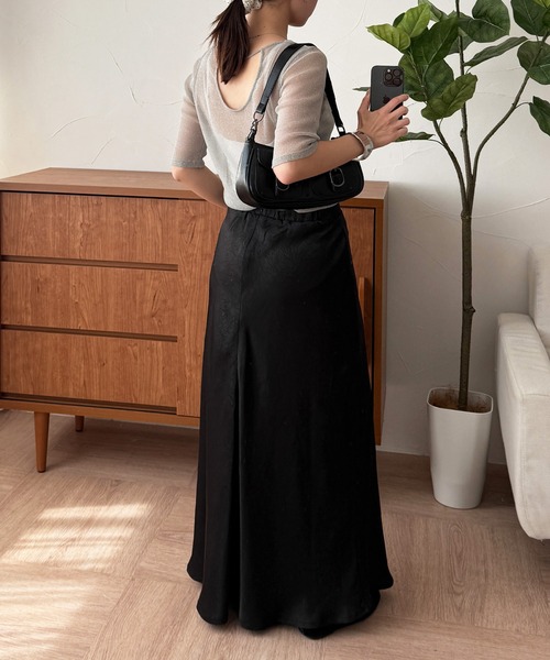 MUHET(ミュエータ)の「crinkle satin maxi skirt / クリンクルサテンマキシ丈スカート(スカート・レディース・ブラウン/ブラック/アイボリー・SMALL/MEDIUM/LARGE)」の8枚目の写真