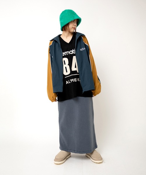 RNA（アールエヌエー）の「J2156 バイカラートラックジャケット（ナイロンジャケット・レディース・バーガンディー/グリーン×オレンジ/ブラック×グレー・MEDIUM）」の12枚目の写真