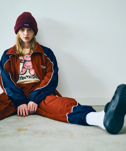 RNA（アールエヌエー）の「J2156 バイカラートラックジャケット（ナイロンジャケット・レディース・バーガンディー/グリーン×オレンジ/ブラック×グレー・MEDIUM）」の19枚目の写真