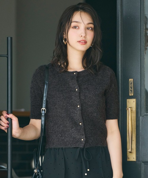 coca(coca)(コカ)の「ゴールドボタン半袖ニットカーディガン(カーディガン/ボレロ・レディース・ライトピンク/ライトベージュ/ネイビー/チャコール・S/M/L)」の2枚目の写真