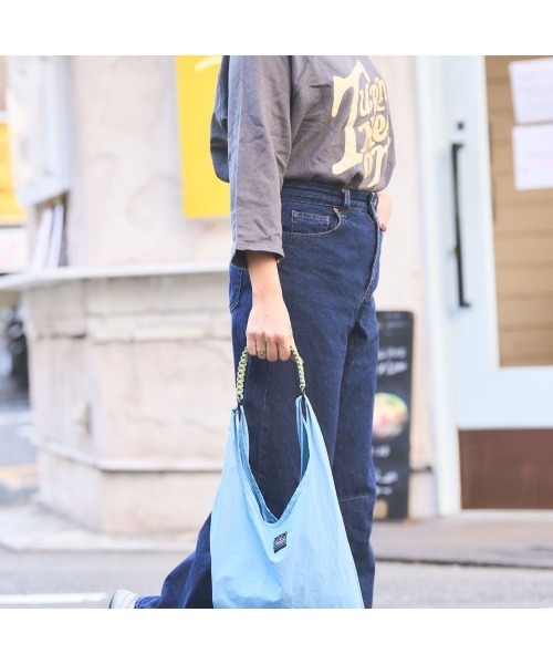OMCC（オーエムシーシー）の「Multi Strap - マルチストラップ（エコバッグ/サブバッグ・レディース・ホワイト×ブラック/パープル系その他/ブラウン系その他/オレンジ系その他/ネイビー系/サックスブルー系/フューシャピンク/イエロー×グリーン/カーキ/ダークブラウン/チャコールグレー/ラベンダー・ONE SIZE）」の21枚目の写真