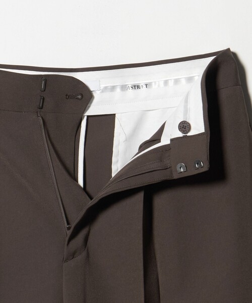 ASTRAET(アストラット)の「<ASTRAET>ギャバ タック バレルパンツ(その他パンツ・レディース・ブラック/ダークブラウン・1/0/2)」の4枚目の写真
