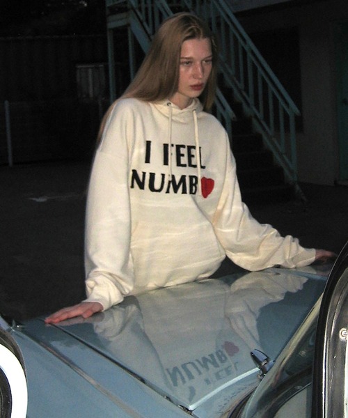 OY（オーワイ）の「『OY/オーワイ』NUMB PATCH HOODIE/NUMBパッチプルオーバーパーカー（パーカー・レディース・アイボリー/ブラック・M/L）」の8枚目の写真