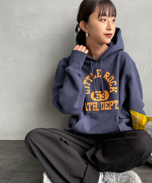 Champion（チャンピオン）の「[Champion/チャンピオン] リバースウィーブ カレッジロゴプリントスウェットパーカー（パーカー・レディース・グレー/ブラック/オートミール/ネイビー・XXL/XL/L）」の4枚目の写真