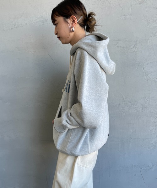 Champion（チャンピオン）の「[Champion/チャンピオン] リバースウィーブ カレッジロゴプリントスウェットパーカー（パーカー・レディース・グレー/ブラック/オートミール/ネイビー・XXL/XL/L）」の11枚目の写真