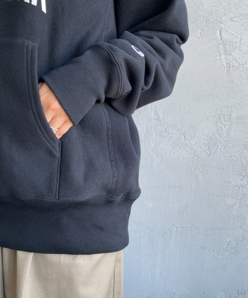 Champion（チャンピオン）の「[Champion/チャンピオン] リバースウィーブ カレッジロゴプリントスウェットパーカー（パーカー・レディース・グレー/ブラック/オートミール/ネイビー・XXL/XL/L）」の7枚目の写真