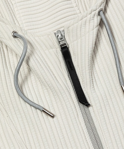 meanswhile(ミーンズワイル)の「Uneven Fabric Anorak Park(パーカー・メンズ・オフホワイト/ブラック・1(S))」の11枚目の写真