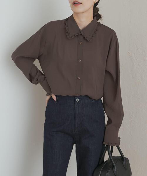 URBAN RESEARCH DOORS（アーバンリサーチドアーズ）の「フリルカラーブラウス（シャツ/ブラウス・レディース・ブラック/オフホワイト/ブラウン・MEDIUM）」の3枚目の写真