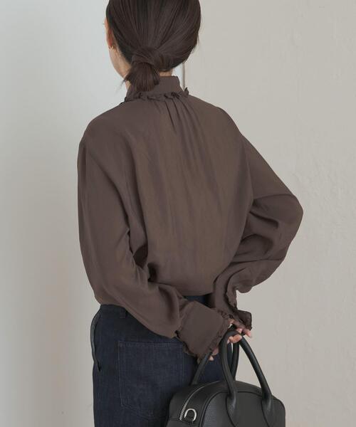 URBAN RESEARCH DOORS（アーバンリサーチドアーズ）の「フリルカラーブラウス（シャツ/ブラウス・レディース・ブラック/オフホワイト/ブラウン・MEDIUM）」の15枚目の写真