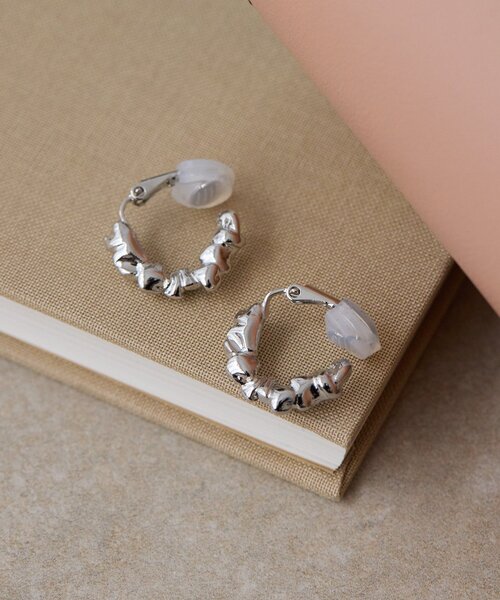 ear PAPILLONNER(イアパピヨネ)の「ゴツゴツフープイヤリング(イヤリング・レディース・シルバー/ゴールド・FREE)」の10枚目の写真