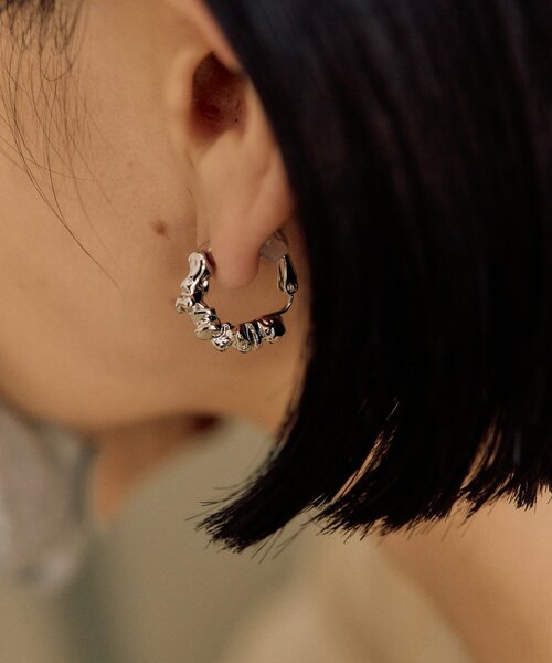 ear PAPILLONNER(イアパピヨネ)の「ゴツゴツフープイヤリング(イヤリング・レディース・シルバー/ゴールド・FREE)」の3枚目の写真