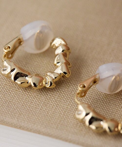 ear PAPILLONNER(イアパピヨネ)の「ゴツゴツフープイヤリング(イヤリング・レディース・シルバー/ゴールド・FREE)」の4枚目の写真