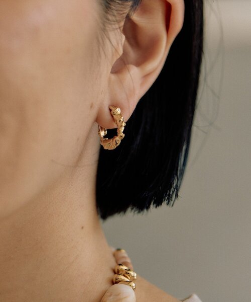 ear PAPILLONNER(イアパピヨネ)の「ゴツゴツフープイヤリング(イヤリング・レディース・シルバー/ゴールド・FREE)」の12枚目の写真