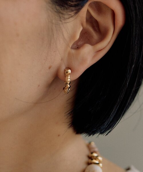 ear PAPILLONNER(イアパピヨネ)の「ゴツゴツフープイヤリング(イヤリング・レディース・シルバー/ゴールド・FREE)」の6枚目の写真