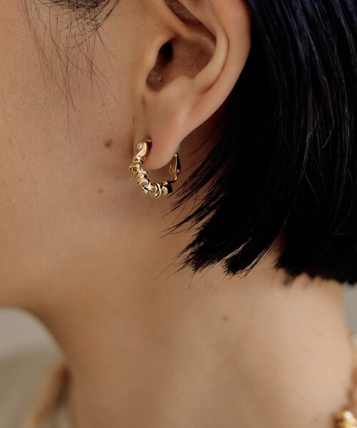 ear PAPILLONNER(イアパピヨネ)の「ゴツゴツフープイヤリング(イヤリング・レディース・シルバー/ゴールド・FREE)」の13枚目の写真