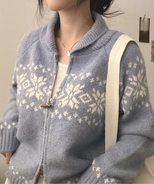 AMAJI（アマジ）の「ノルディック柄ジップアップニットカーディガン（カーディガン/ボレロ・レディース・ブルー/アイボリー/グレー・FREE）」の4枚目の写真