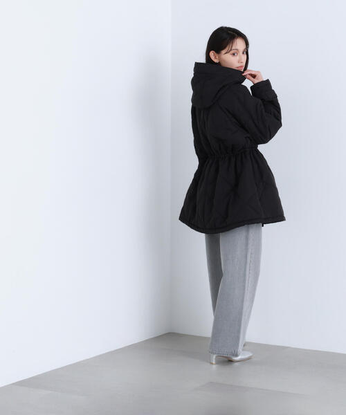 NATURAL BEAUTY BASIC（ナチュラルビューティーベーシック）の「◇2wayダイヤキルティングブルゾン（ブルゾン・レディース・オフホワイト/ブラック・SMALL/MEDIUM）」の4枚目の写真