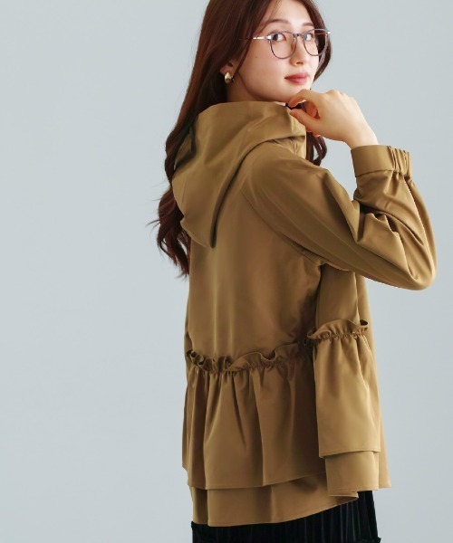 Emilyan（エミリアン）の「【Nano-Tex加工】クリアツイル・ティアードフリルパーカー（その他アウター・レディース・ネイビー/キャメル・M）」の7枚目の写真