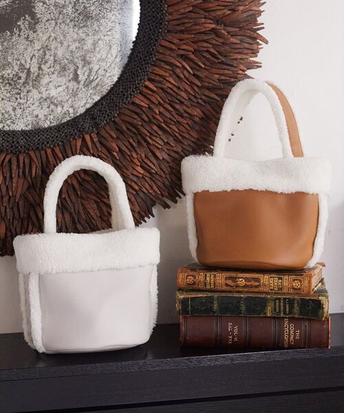 earth music&ecology（アースミュージックアンドエコロジー）の「ムートン風ボアバッグ（ハンドバッグ・レディース・ブラウン/ライトグレー・FREE）」の15枚目の写真