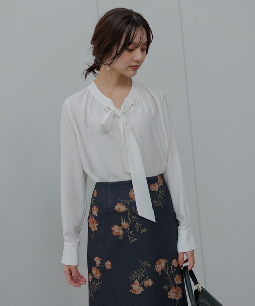 Andemiu（アンデミュウ）の「ボウタイブラウス長袖603830（シャツ/ブラウス・レディース・ブルー/オフホワイト・FREE）」の18枚目の写真