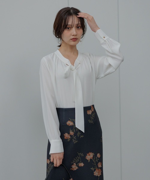Andemiu（アンデミュウ）の「ボウタイブラウス長袖603830（シャツ/ブラウス・レディース・ブルー/オフホワイト・FREE）」の19枚目の写真