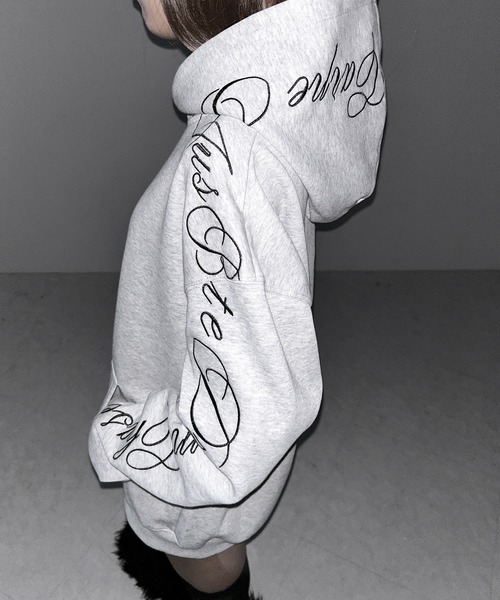 me+em select（ミームセレクト）の「【 ２color 】レタリングロゴ刺繍オーバースウェットパーカー ／lettering logo embroidery over sweat hoodie（パーカー・レディース・ブラック/グレー・FREE）」の18枚目の写真