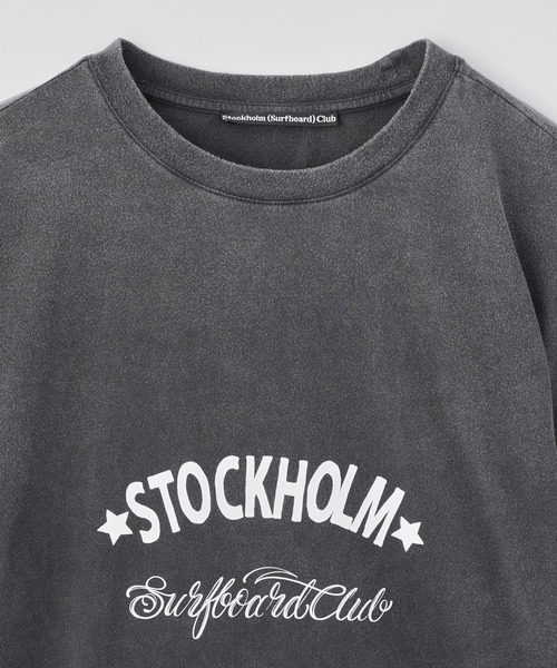 Stockholm Surfboard Club(ストックホルムサーフボードクラブ)の「STOCKHOLM SURFBORD CLUB Box Tee Sign U1000175(Tシャツ/カットソー・メンズ・ピンク/ブラック・M/L/XL)」の4枚目の写真