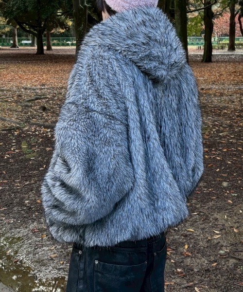 Chikashitsu +(チカシツプラス)の「【Chikashitsu +】oversized hooded fur blouson / 【チカシツプラス】オーバーサイズフーデッドファーブルゾン(ブルゾン・メンズ・ブラウン/ベージュ/ブラック/グレー・ONE SIZE)」の21枚目の写真
