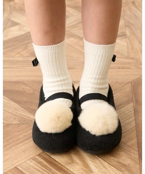 Lycee mine（リセマイン）の「ファー梵天付きバレエシューズ（バレエシューズ・キッズ・アイボリー/ブラック・L/SS/S/M）」の3枚目の写真