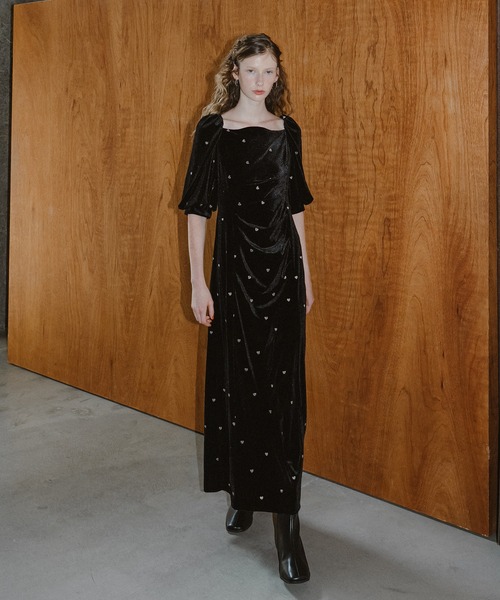 et.UNiVER（エトユニベール）の「Sweetheart velour dress（ドレス