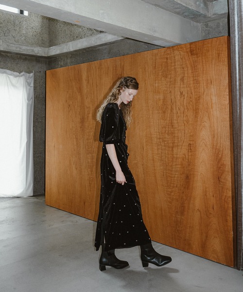 et.UNiVER（エトユニベール）の「Sweetheart velour dress（ドレス