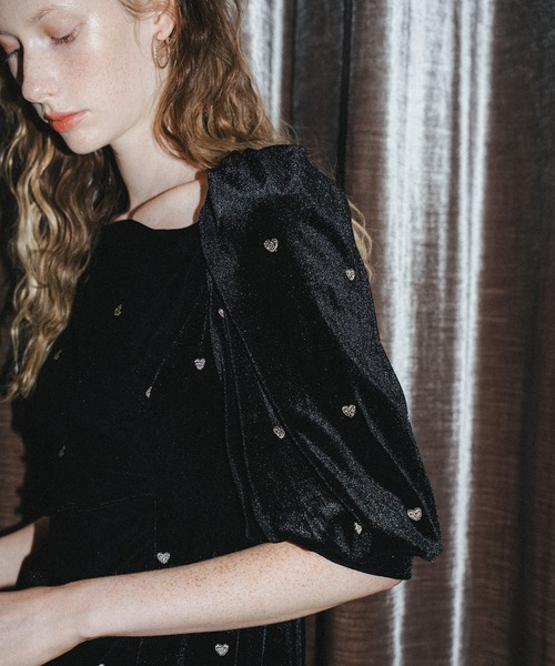 et.UNiVER（エトユニベール）の「Sweetheart velour dress（ドレス・レディース・ブラック×レッド/ブラック/ブラウン/ブルー・MEDIUM/SMALL/LARGE）」の12枚目の写真