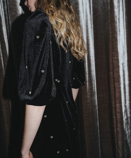 et.UNiVER（エトユニベール）の「Sweetheart velour dress（ドレス・レディース・ブラック×レッド/ブラック/ブラウン/ブルー・MEDIUM/SMALL/LARGE）」の14枚目の写真
