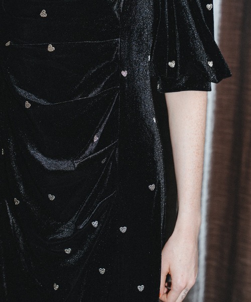 et.UNiVER（エトユニベール）の「Sweetheart velour dress（ドレス・レディース・ブラック×レッド/ブラック/ブラウン/ブルー・MEDIUM/SMALL/LARGE）」の15枚目の写真