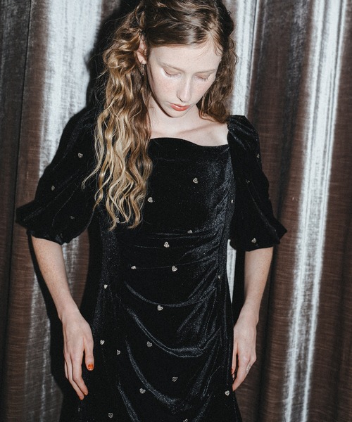 et.UNiVER（エトユニベール）の「Sweetheart velour dress（ドレス
