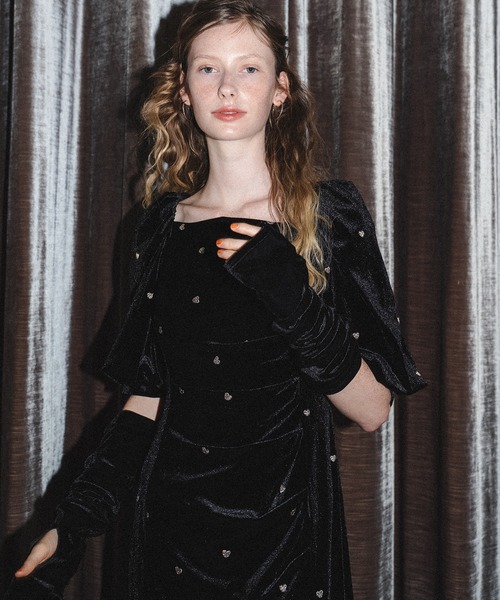 et.UNiVER（エトユニベール）の「Sweetheart velour dress（ドレス・レディース・ブラック×レッド/ブラック/ブラウン/ブルー・MEDIUM/SMALL/LARGE）」の11枚目の写真