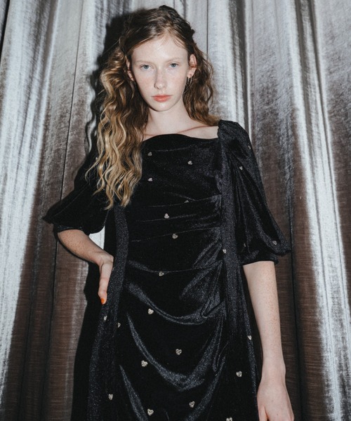 et.UNiVER（エトユニベール）の「Sweetheart velour dress（ドレス・レディース・ブラック×レッド/ブラック/ブラウン/ブルー・MEDIUM/SMALL/LARGE）」の10枚目の写真