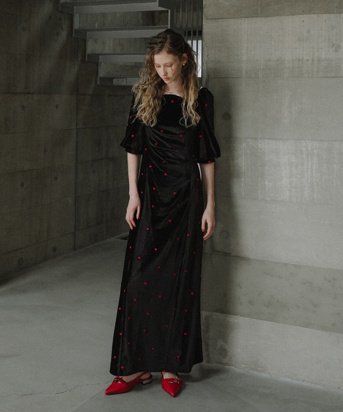 et.UNiVER（エトユニベール）の「Sweetheart velour dress（ドレス