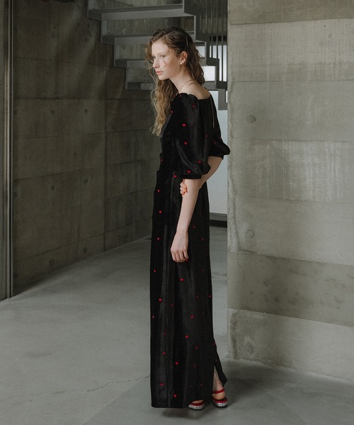 et.UNiVER（エトユニベール）の「Sweetheart velour dress（ドレス