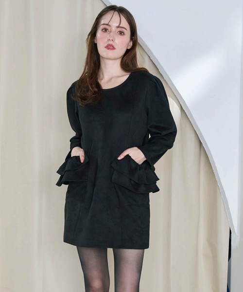 M y u(ミュー)の「BIG FRILL Pocket One-piece/ミニ丈(ワンピース・レディース・ブラック/グレー・FREE)」の2枚目の写真