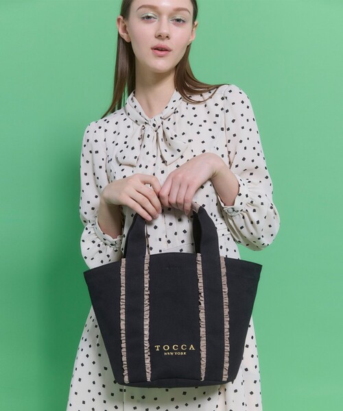 TOCCA(トッカ)の「TRILL TRIM CANVASTOTE キャンバストートバッグ(トートバッグ・レディース・ベージュ系/ブラック系/ブラック系5/アイボリー系・F)」の14枚目の写真