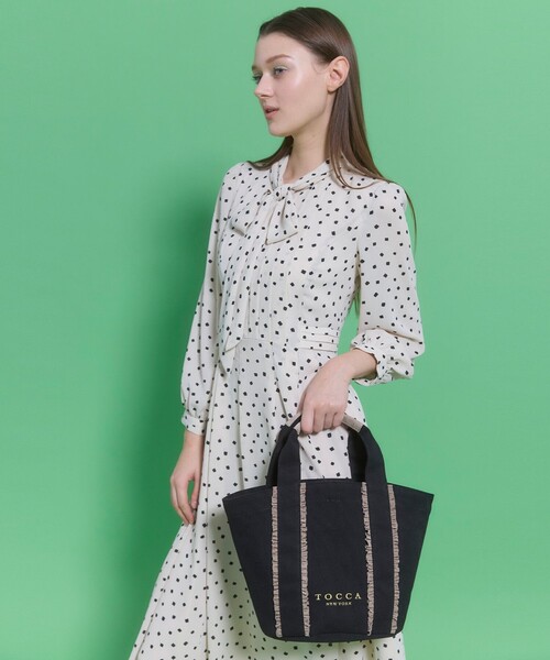 TOCCA(トッカ)の「TRILL TRIM CANVASTOTE キャンバストートバッグ(トートバッグ・レディース・ベージュ系/ブラック系/ブラック系5/アイボリー系・F)」の15枚目の写真
