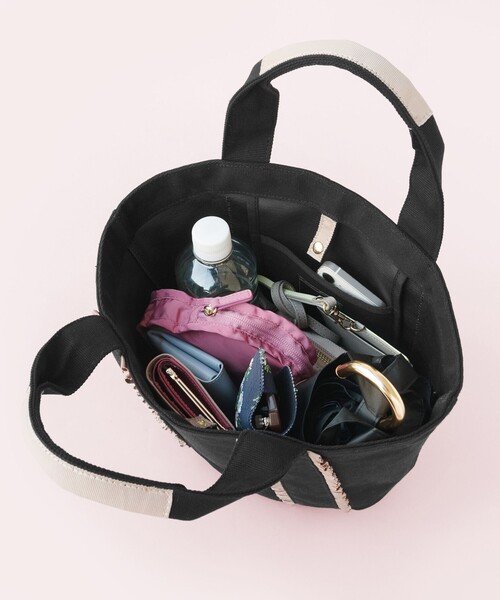 TOCCA(トッカ)の「TRILL TRIM CANVASTOTE キャンバストートバッグ(トートバッグ・レディース・ベージュ系/ブラック系/ブラック系5/アイボリー系・F)」の19枚目の写真