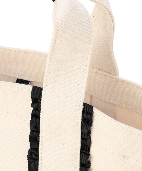 TOCCA(トッカ)の「TRILL TRIM CANVASTOTE キャンバストートバッグ(トートバッグ・レディース・ベージュ系/ブラック系/ブラック系5/アイボリー系・F)」の6枚目の写真