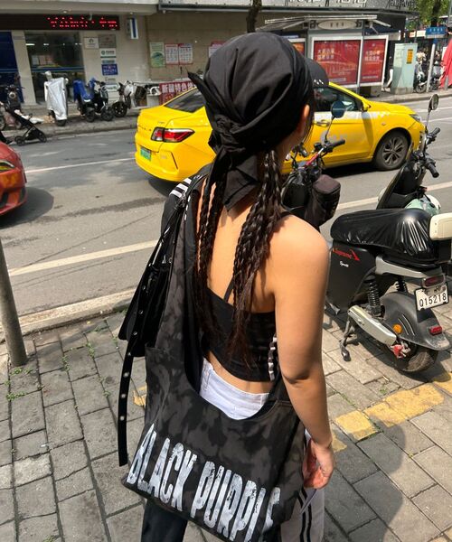 BLACKPURPLE（ブラックパープル）の「デュースロングハンドルバッグ Deux-Eyelet Long Handle Bag_Khaki（メッセンジャーバッグ・レディース・カーキ・FREE）」の7枚目の写真