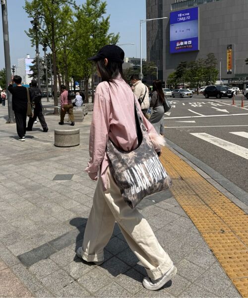 BLACKPURPLE（ブラックパープル）の「デュースロングハンドルバッグ Deux-Eyelet Long Handle Bag_Khaki（メッセンジャーバッグ・レディース・カーキ・FREE）」の3枚目の写真