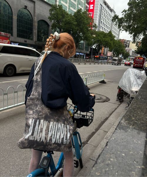 BLACKPURPLE（ブラックパープル）の「デュースロングハンドルバッグ Deux-Eyelet Long Handle Bag_Khaki（メッセンジャーバッグ・レディース・カーキ・FREE）」の2枚目の写真