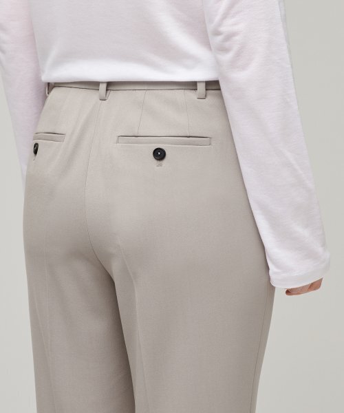 MUSINSA STANDARD WOMAN（ムシンサスタンダードウーマン）の「ウィメンズスリムストレートヒドゥンバンディングスラックス[ライトベージュ]（スラックス・レディース・その他・30/31/24/25/26/27/28/29）」の5枚目の写真