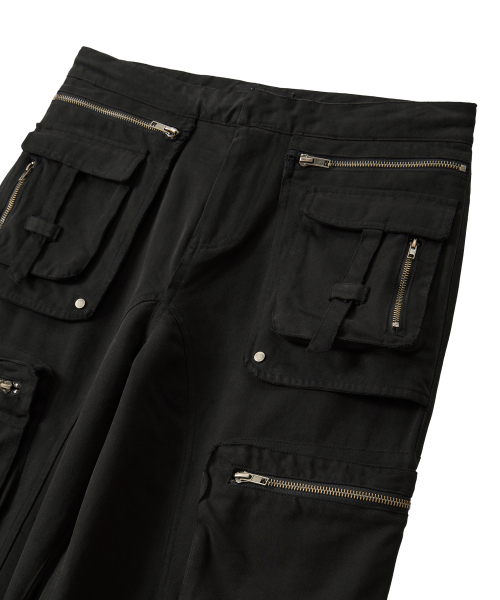 WOOALONG(ウアロン)の「Lowrise Washed Curve Cargo Pants - BLACK(その他パンツ・レディース・ブラック・LARGE/SMALL/MEDIUM)」の8枚目の写真