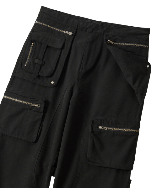 WOOALONG(ウアロン)の「Lowrise Washed Curve Cargo Pants - BLACK(その他パンツ・レディース・ブラック・LARGE/SMALL/MEDIUM)」の9枚目の写真